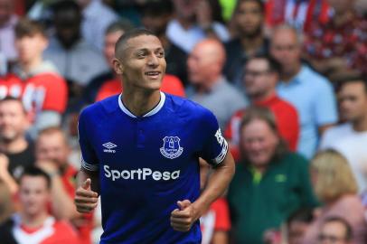 Evertons Brazilian striker Richarlison celebrates scoring their second goal during the English Premier League football match between Everton and Southampton at Goodison Park in Liverpool, north west England on August 18, 2018. / AFP PHOTO / Lindsey PARNABY / RESTRICTED TO EDITORIAL USE. No use with unauthorized audio, video, data, fixture lists, club/league logos or live services. Online in-match use limited to 120 images. An additional 40 images may be used in extra time. No video emulation. Social media in-match use limited to 120 images. An additional 40 images may be used in extra time. No use in betting publications, games or single club/league/player publications. / 