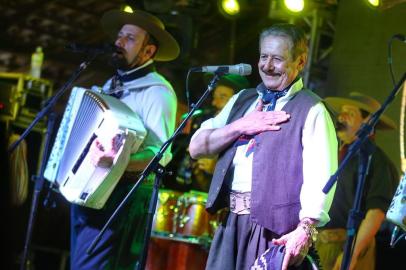  NOVO HAMBURGO, RS, BRASIL, 07/11/2018: A tradicional Sociedade Gaúcha de Lomba Grande completa 80 anos. Lá, todas as terças, há mais de 30 anos, é realizado um dos mais fortes bailes da região, sempre reunindo nomes fortes do nativismo. Neste ano, a comemoração contou com show dos Monarcas. (CAMILA DOMINGUES/AGÊNCIA RBS)