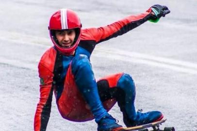 O skatista catarinense Allysson Pastrana, de 18 anos, morreu neste domingo (11) após grave acidente durante o Mundial de Skate Downhill, que acontecia no Rio de Janeiro.