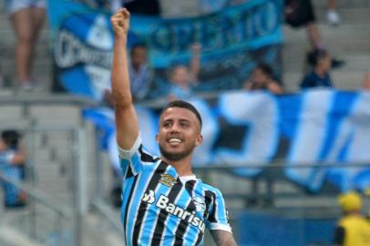 Partida entre Gremio e Vasco pelo Campeonato BrasileiroPORTO ALEGRE, RS, 11.11.2018 - GRÊMIO -VASCO DA GAMA - O jogador Matheus Henrique, da equipe do Grêmio, comemora o gol durante a partida contra o Vasco, pela rodada do Campeonato Brasileiro 2018, no estÃ¡dio Arena GrÃªmio, neste domingo, 11. (Foto: Donaldo Hadlich/Codigo19/Folhapress) 