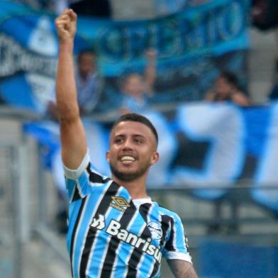 Partida entre Gremio e Vasco pelo Campeonato BrasileiroPORTO ALEGRE, RS, 11.11.2018 - GRÊMIO -VASCO DA GAMA - O jogador Matheus Henrique, da equipe do Grêmio, comemora o gol durante a partida contra o Vasco, pela rodada do Campeonato Brasileiro 2018, no estÃ¡dio Arena GrÃªmio, neste domingo, 11. (Foto: Donaldo Hadlich/Codigo19/Folhapress) 