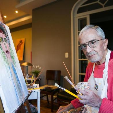  PORTO ALEGRE, RS, BRASIL, 15-10-2018. O estilista Rui Spohr depois de fechar seu ateliê dedica o tempo ao seu hobby que é a pintar quadros. - (FOTO ANDRÉA GRAIZ/AGÊNCIA RBS)Indexador: Anderson Fetter