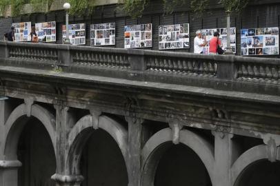  PORTO ALEGRE, RS, BRASIL, 13-11-2018: Exposição fotográfica Street Expo Photo, do Sesc RS e Fecomércio RS, no Viaduto Otávio Rocha sobre a Avenida Borges de Medeiros em Porto Alegre (FOTO FÉLIX ZUCCO/AGÊNCIA RBS, Editoria de Porto Alegre).