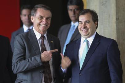 bolsonaro e rodrigo maia após reunião em brasília.