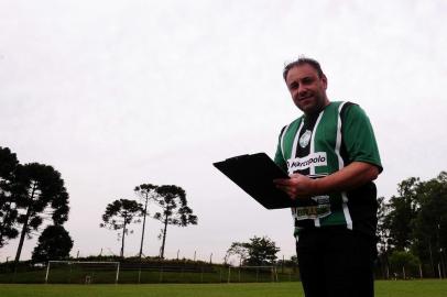  CAXIAS DO SUL, RS, BRASIL, 13/11/2018 - Série de reportagens sobre esporte amador, realizada em parceria com a Radio Gaúcha, jornal Pioneiro e RBS TV. NA FOTO: Leandro Rodrigues Mazotto é treinador da categoria máster do São Francisco, finalista da Copa União. (Marcelo Casagrande/Agência RBS)