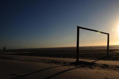  CAPÃO DA CANOA, RS, BRASIL, 06/11/2018Nascer do sol na praia central de Capão da Canoa. (Lucas Amorelli/Agência RBS)