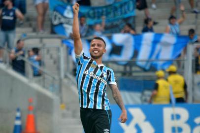 Partida entre Gremio e Vasco pelo Campeonato BrasileiroPORTO ALEGRE, RS, 11.11.2018 - GRÊMIO -VASCO DA GAMA - O jogador Matheus Henrique, da equipe do Grêmio, comemora o gol durante a partida contra o Vasco, pela rodada do Campeonato Brasileiro 2018, no estÃ¡dio Arena GrÃªmio, neste domingo, 11. (Foto: Donaldo Hadlich/Codigo19/Folhapress) 