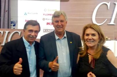 Vereador Adiló Didomenico (PTB), senador eleito Luis Carlos Heinze (PP) e vereadora Paula Ioris (PSDB) na CIC