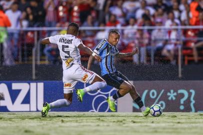 RS - FUTEBOL/GREMIO  - ESPORTES - Jogadores do Gremio chegam em Sao Paulo, onde a equipe enfrenta o Sao Paulo pelo Campeonato Brasileiro 2018. FOTO: LUCAS UEBEL/GREMIO FBPA