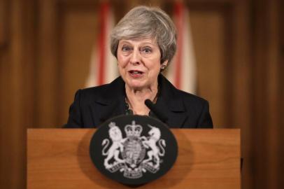 Britains Prime Minister Theresa May gives a press conference inside 10 Downing Street in central London on November 15, 2018. - British Prime Minister Theresa May battled against a rebellion over her draft Brexit deal on Thursday, as ministers resigned and members of her own party plotted to oust her. (Photo by Matt Dunham / POOL / AFP)