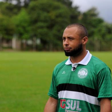  CAXIAS DO SUL, RS, BRASIL 07/11/2018Deivid Souza da Silva é volante nos suplentes do time do São Francisco, finalista no campeonato amador de Caxias do Sul, (Felipe Nyland/Agência RBS)