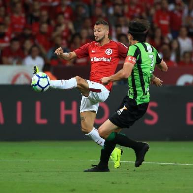  PORTO ALEGRE, RS, BRASIL, 15-11-2018. Inter enfrenta o América-MG no Beiro-Rio pelo Campeonato Brasileiro. (JEFFERSON BOTEGA/AGÊNCIA RBS)Indexador: Jeff Botega