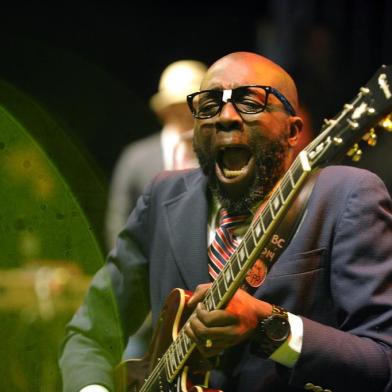  CAXIAS DO SUL, RS, BRASIL, 29/11/2015. O americano Mr. Sipp, The Mississippi Blues Child, encerra os shows do palco principal, o Moon Stage, na última noite do Mississippi Delta Blues Festival 2015. (Felipe Nyland/Agência RBS)