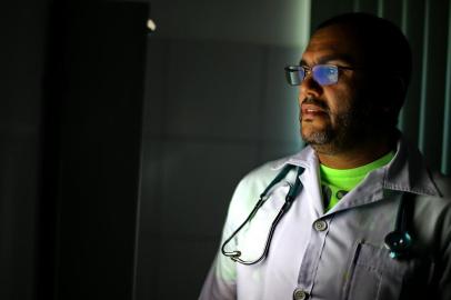  VIAMÃO - RIO GRANDE DO SUL - BRASIL - Dr. Orelvi Carrazana, médico cubano do programa Mais Médicos que atende em posto de saúde de Viamão (FOTO: LAURO ALVES)