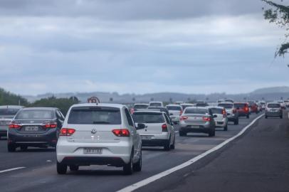  OSÓRIO, RS, BRASIL, 18-11-2018. Trânsito na Freeway, sentido litoral-capital, na volta do feriadão. (ISADORA NEUMANN/AGÊNCIA RBS)