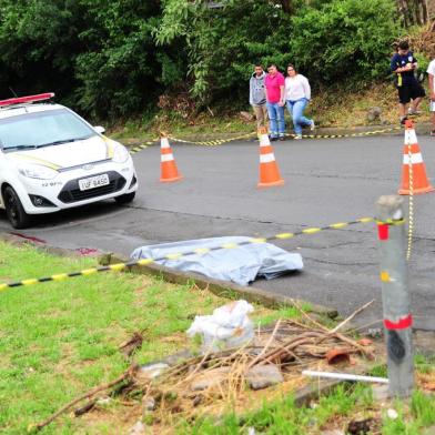  CAXIAS DO SUL, RS, BRASIL, 18/11/2018. Homicídio no bairro Vila Verde. A vítima foi identificada como Wesley Rodrigues Almeida, 26 anos, natural de Caxias do Sul. Este é o segundo crime deste domingo, e o 101º homicídio de 2018. (Porthus Junior/Agência RBS)