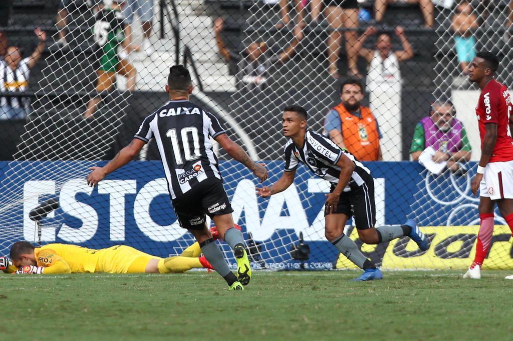 No Rio de Janeiro, Inter dá o troco e vence o Botafogo pelo Brasileirão -  Inter - Diário de Canoas