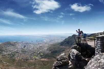 Table Mountain, localizada em Cape Town, na África do Sul, uma das sete novas maravilhas da natureza.