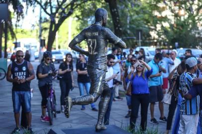  PORTO ALEGRE, RS, BRASIL - 09/11/2018 - Estátua idealizada pelo pai do ex-atacante do Grêmio foi inaugurada nesta sexta-feira.Indexador: ISADORA NEUMANN