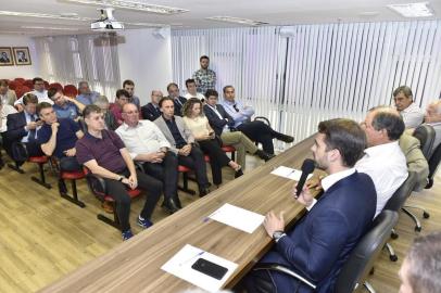 Em visita a sede do MDB gaúcho na tarde desta segunda-feira, 19, o governador eleito Eduardo Leite (PSDB) formalizou convite para que a legenda participe do novo governo do Estado.