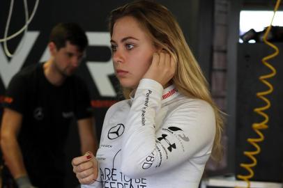  This photo taken on November 16, 2018 and provided by the South China Morning Post on November 19 shows Van Amersfoort Racings 17-year-old Sophia Floersch in the pits at the Formula Three Macau Grand Prix in Macau. - The 17-year-old female teenage driver suffered a fractured spine when her car flew off the track in a horrifying crash at the Formula Three Macau Grand Prix on November 18. (Photo by K.Y. CHENG / SCMP / AFP) / - Hong Kong OUT - Macau OUT / -----EDITORS NOTE --- RESTRICTED TO EDITORIAL USE - MANDATORY CREDIT AFP PHOTO / SOUTH CHINA MORNING POST - NO MARKETING - NO ADVERTISING CAMPAIGNS - DISTRIBUTED AS A SERVICE TO CLIENTS - NO ARCHIVESEditoria: SPOLocal: MacauIndexador: K.Y. CHENGSecao: motor racingFonte: SCMPFotógrafo: STR