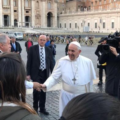 Jaime Lorandi cumprimenta Papa Francisco