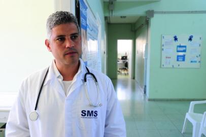  CAXIAS DO SUL, RS, BRASIL, 20/11/2018. O médico cubano Carlos Yeider é o único dos sete que atuavam em Caxias do Sul pelo Programa Mais Médicos que seguirá na cidade. Ele tem visto permanente no Brasil desde 2016 quando se casou com uma brasileira. Atua na UBS Campos da Serra. (Porthus Junior/Agência RBS)