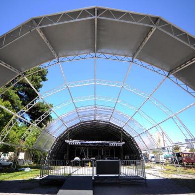  CAXIAS DO SUL, RS, BRASIL 20/11/2018Montagem da estrutura do MDBF 2018 na estação férrea de Caxias do Sul. (Felipe Nyland/Agência RBS)