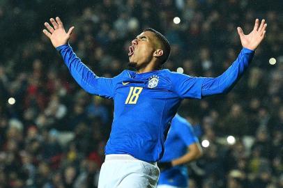  Brazils midfielder Allan reacts after failing to score during the international friendly football match between Brazil and Cameroon at Stadium MK in Milton Keynes, central England, on November 20, 2018. (Photo by Glyn KIRK / AFP)Editoria: SPOLocal: Milton KeynesIndexador: GLYN KIRKSecao: soccerFonte: AFPFotógrafo: STR