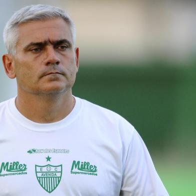  SANTA CRUZ DO SUL, RS, BRASIL, 23/03/2018-  Treino do Esporte Clube Avenida.Na foto - Fabiano Daitx é o técnico do time.  (FOTOGRAFO: LAURO ALVES / AGENCIA RBS)