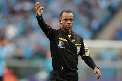  PORTO ALEGRE, RS, BRASIL - Brasileirão 2014, 15ª Rodada - Grêmio x Criciúma na Arena do Grêmio.(FOTO: RICARDO DUARTE/AGÊNCIA RBS)Arbitragem Wilton Pereira Sampaio