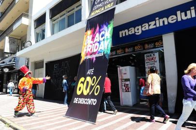  CAXIAS DO SUL, RS, BRASIL, 23/11/2017. Lojas de Caxias aderiram ao Black Friday. (Porthus Junior/Agência RBS)