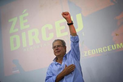  PORTO ALEGRE, RS, BRASIL, 21-11-2018. Ex-deputado e ex-monistro José Dirceu lança livro no Fetrafi - Rua Fernando Machado, 820. (MATEUS BRUXEL/AGÊNCIA RBS)