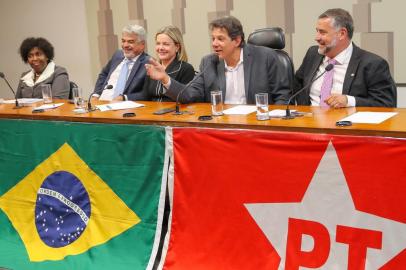 Fernando Haddad participa de reunião com as bancadas do PT na Câmara e no Senado na tarde desta quarta-feira (21/11) em Brasília. Fotos: Ricardo Stuckert