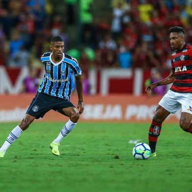 Gremio x FlamengoRS - FUTEBOL/CAMPEONATO BRASILEIRO 2018/GREMIO X FLAMENGO - ESPORTES - Lance da partida entre Gremio e Flamengo disputada na noite desta quarta-feira, no Estadio Maracana, no Rio de Janeiro, valida pelo Campeonato Brasileiro 2018. FOTO: LUCAS UEBEL/GREMIO FBPAEditoria: SPOIndexador: Lucas UebelSecao: futebolFonte: Gremio.netFotógrafo: Gremio x Flamengo