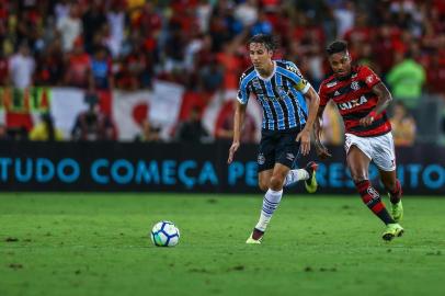 Gremio x FlamengoRS - FUTEBOL/CAMPEONATO BRASILEIRO 2018/GREMIO X FLAMENGO - ESPORTES - Lance da partida entre Gremio e Flamengo disputada na noite desta quarta-feira, no Estadio Maracana, no Rio de Janeiro, valida pelo Campeonato Brasileiro 2018. FOTO: LUCAS UEBEL/GREMIO FBPAEditoria: SPOIndexador: Lucas UebelSecao: futebolFonte: Gremio.netFotógrafo: Gremio x Flamengo