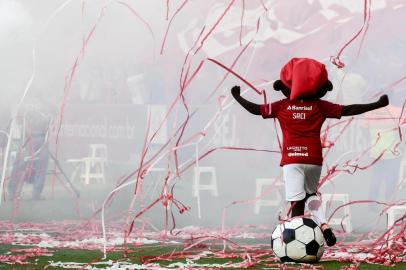 Esportes - Futebol - Campeonato Brasileiro 2018 - Internacional-RS x Atlético-MG - Porto Alegre - 21/11/2018O Saci mascote do Inter, durante o jogo entre Internacional-RS x AtlÃ©tico-MG vÃ¡lido pela 36Âª rodada do Campeonato Brasileiro 2018, realizado no estÃ¡dio Beira-Rio.Foto: Dudu Contursi/Raw Image