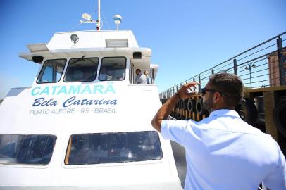  PORTO ALEGRE - BRASIL - O Barco Cisne Branco presenteia Porto Alegre com o Catamarã Bela Catarina para ampliar o turismo náutico na capital gaúcha. (FOTO: LAURO ALVES)