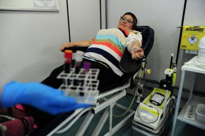  CAXIAS DO SUL, RS, BRASIL, 22/11/2018. Dia 25/11 é comemorado o Dia do Doador de Sangue. Na foto, Neide Denise Poersch, 28 anos, fazendo a sua parte, no Hemocentro. (Porthus Junior/Agência RBS)