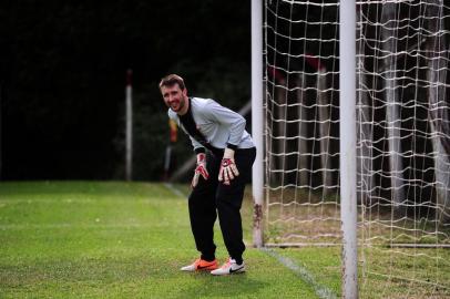  CAXIAS DO SUL, RS, BRASIL, 13/11/2018 - Série de reportagens sobre esporte amador, realizada em parceria com a Radio Gaúcha, jornal Pioneiro e RBS TV. NA FOTO: Leonardo Peruzzo é goleiro do Bevilaqua, finalista da Copa União na categoria titulares. (Marcelo Casagrande/Agência RBS)