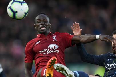 Liverpools Senegalese striker Sadio Mane (L) vies with Manchester Citys Portuguese midfielder Bernardo Silva during the English Premier League football match between Liverpool and Manchester City at Anfield in Liverpool, north west England on October 7, 2018. / AFP PHOTO / Paul ELLIS / RESTRICTED TO EDITORIAL USE. No use with unauthorized audio, video, data, fixture lists, club/league logos or live services. Online in-match use limited to 120 images. An additional 40 images may be used in extra time. No video emulation. Social media in-match use limited to 120 images. An additional 40 images may be used in extra time. No use in betting publications, games or single club/league/player publications. / 