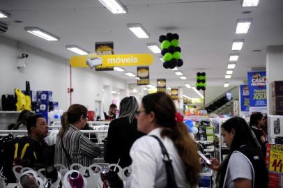 CAXIAS DO SUL, RS, BRASIL, 23/11/2018Pouco movimento nas lojas durante a manhã no centro de Caxias durante a Black Friday. Loja Magazine Luiza da Rua Júlio de Castilhos(Lucas Amorelli/Agência RBS)