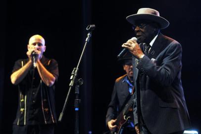  CAXIAS DO SUL, RS, BRASIL, 24/11/2016. Primeira noite do Mississippi Delta Blues Festival 2016 - Bottle Trees Edition. O palco principal, nomeado Bottle Tree Stage, abriu com o show de Bob Stroger (USA) e The Headcutters (SC). (Diogo Sallaberry/Agência RBS)