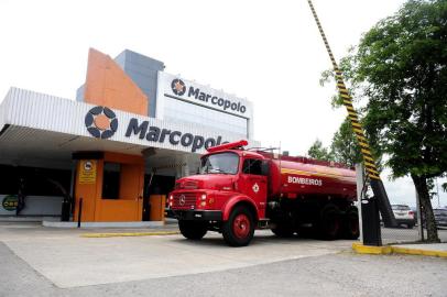  CAXIAS DO SUL, RS, BRASIL, 23/11/2018Princípio de incêndio na Marcopolo no setor de tintas no bairro Ana Rech. O fogo foi controlado pela brigada e recebeu apoio dos Bombeiros. Segundo informações, não há vítimas. (Lucas Amorelli/Agência RBS)