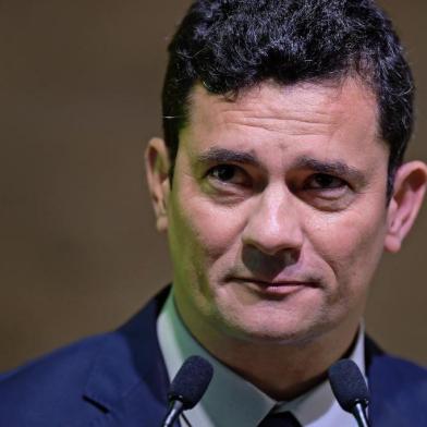 Brazils future Minister of Justice, Sergio Moro, speaks during a national forum on combating corruption in Rio de Janeiro, Brazil, on November 23, 2018. - Brazils incoming justice and security minister Sergio Moro announced earlier this week he was recruiting part of his team from the massive Car Wash anti-corruption probe that snared former leftist president Luiz Inacio Lula da Silva. (Photo by Carl DE SOUZA / AFP)