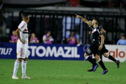 Vasco vence o São Paulo por 2 a 0, em São Januário. Na foto, Andrey comemora o primeiro gol do jogo.