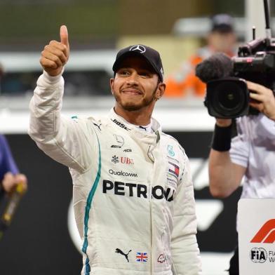 Mercedes British driver Lewis Hamilton celebrates after taking the pole position in the qualifying session at the Yas Marina circuit on November 24, 2018, in Abu Dhabi, ahead of the Abu Dhabi Formula One Grand Prix. (Photo by Andrej ISAKOVIC / AFP)