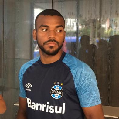 Lateral-direito do Grêmio Leonardo Gomes