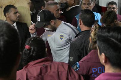 Boca Juniors' midfielder Pablo Perez (C) and defender Leonardo Balerdi (R) return from hospital to the Monumental stadium in Buenos Aires with eye patches after the Boca Juniors bus was attacked by fans of River Plate while they were on their way to play the second leg match of the all-Argentine Copa Libertadores final on November 24, 2018. Saturday's "superclasico" Copa Libertadores final second leg was delayed more than two hours after Boca Juniors players were affecte