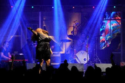  CAXIAS DO SUL, RS, BRASIL, 24/11/2018. 11º Mississippi Delta Blues Festival, MDBF, no Largo da Estação Férrea - 3º dia. Na foto a cantora americana JJ Thames que encerrou o 11º MDBF. (Felipe Nyland/Agência RBS)